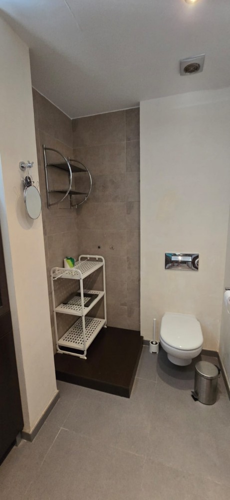 CASA CON PISCINA PRIVATA E PARCHEGGIO