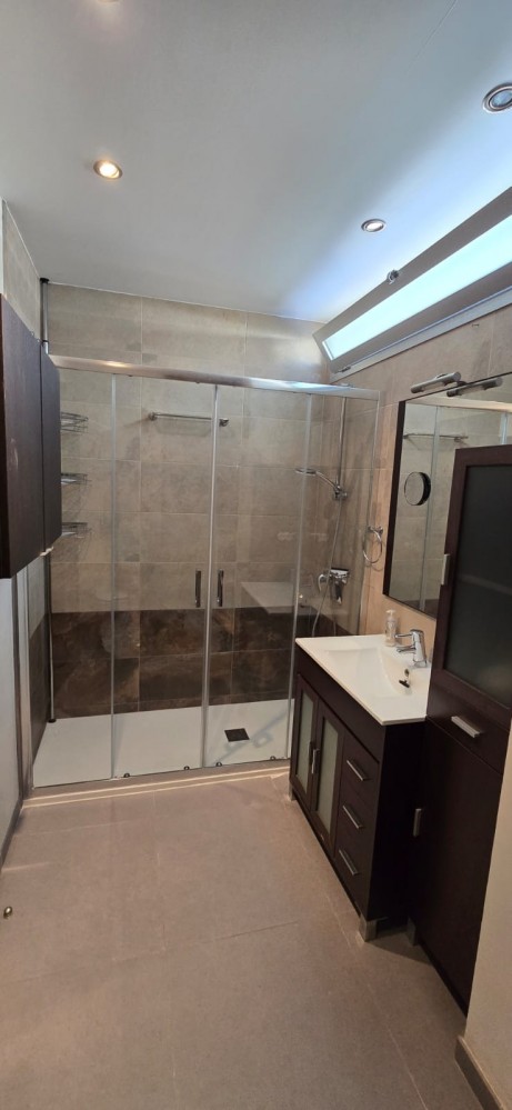 CASA CON PISCINA PRIVATA E PARCHEGGIO