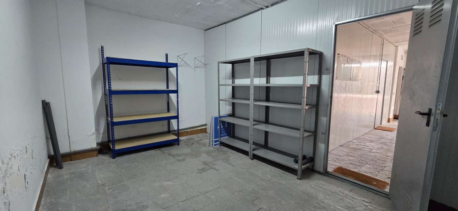 CASA CON PISCINA PRIVATA E PARCHEGGIO