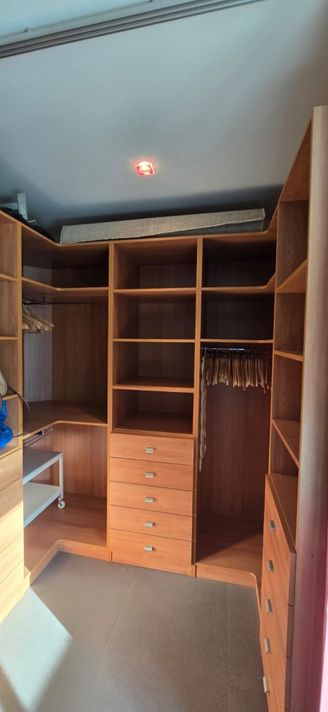 CASA CON PISCINA PRIVATA E PARCHEGGIO