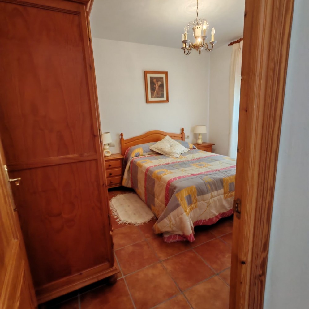 VIER SCHLAFZIMMER, ZWEI BADEZIMMER UND EINE SONNIGE BALKONTERRASSE