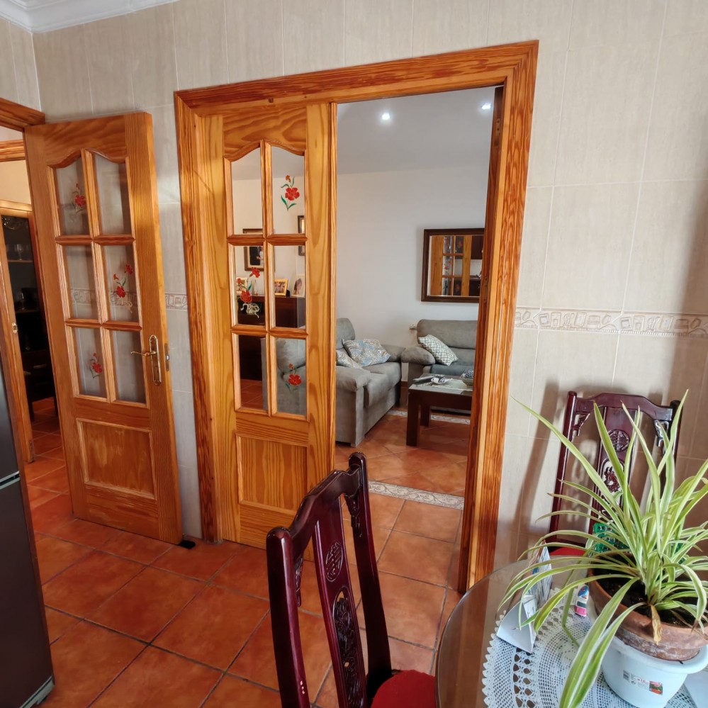 VIER SCHLAFZIMMER, ZWEI BADEZIMMER UND EINE SONNIGE BALKONTERRASSE