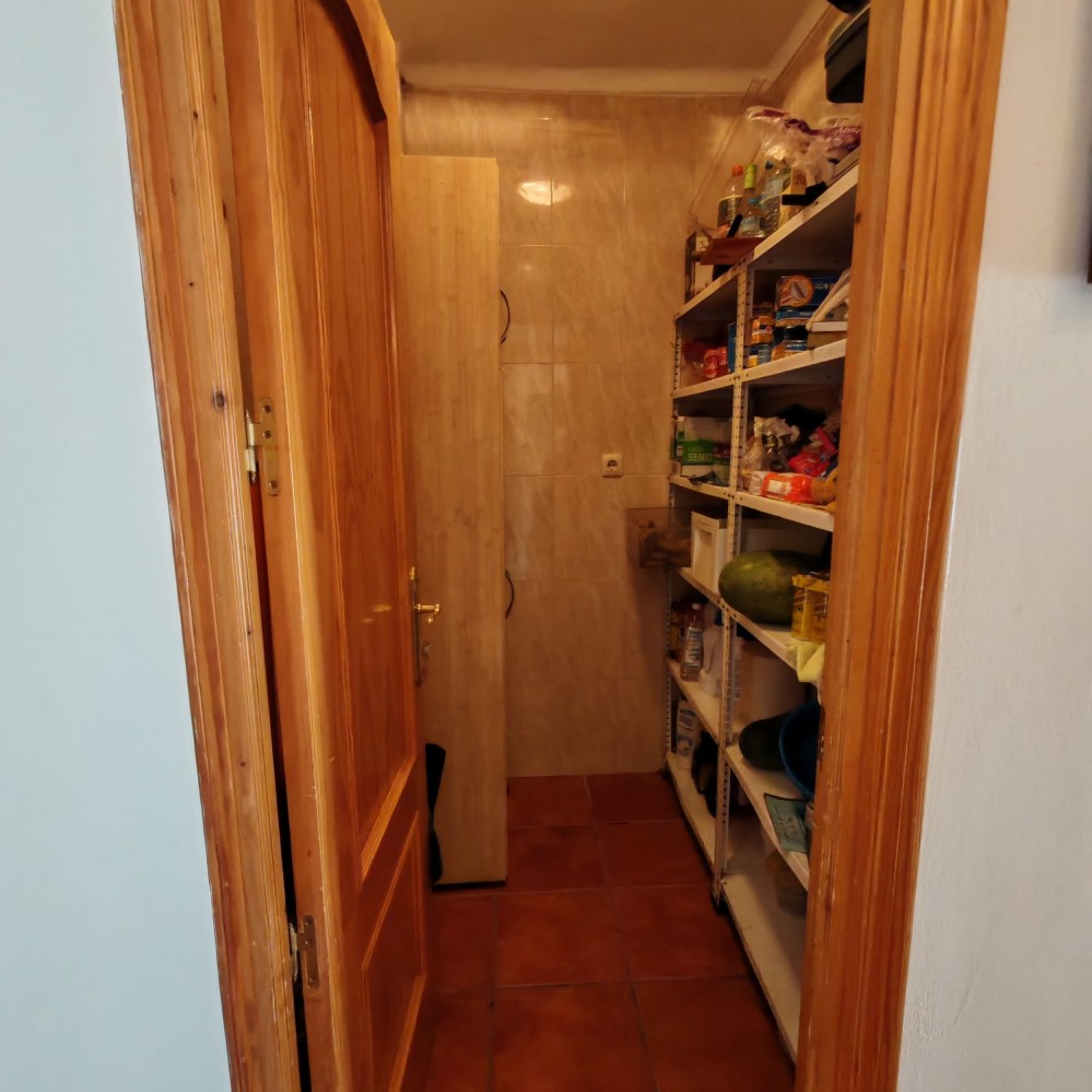 VIER SCHLAFZIMMER, ZWEI BADEZIMMER UND EINE SONNIGE BALKONTERRASSE