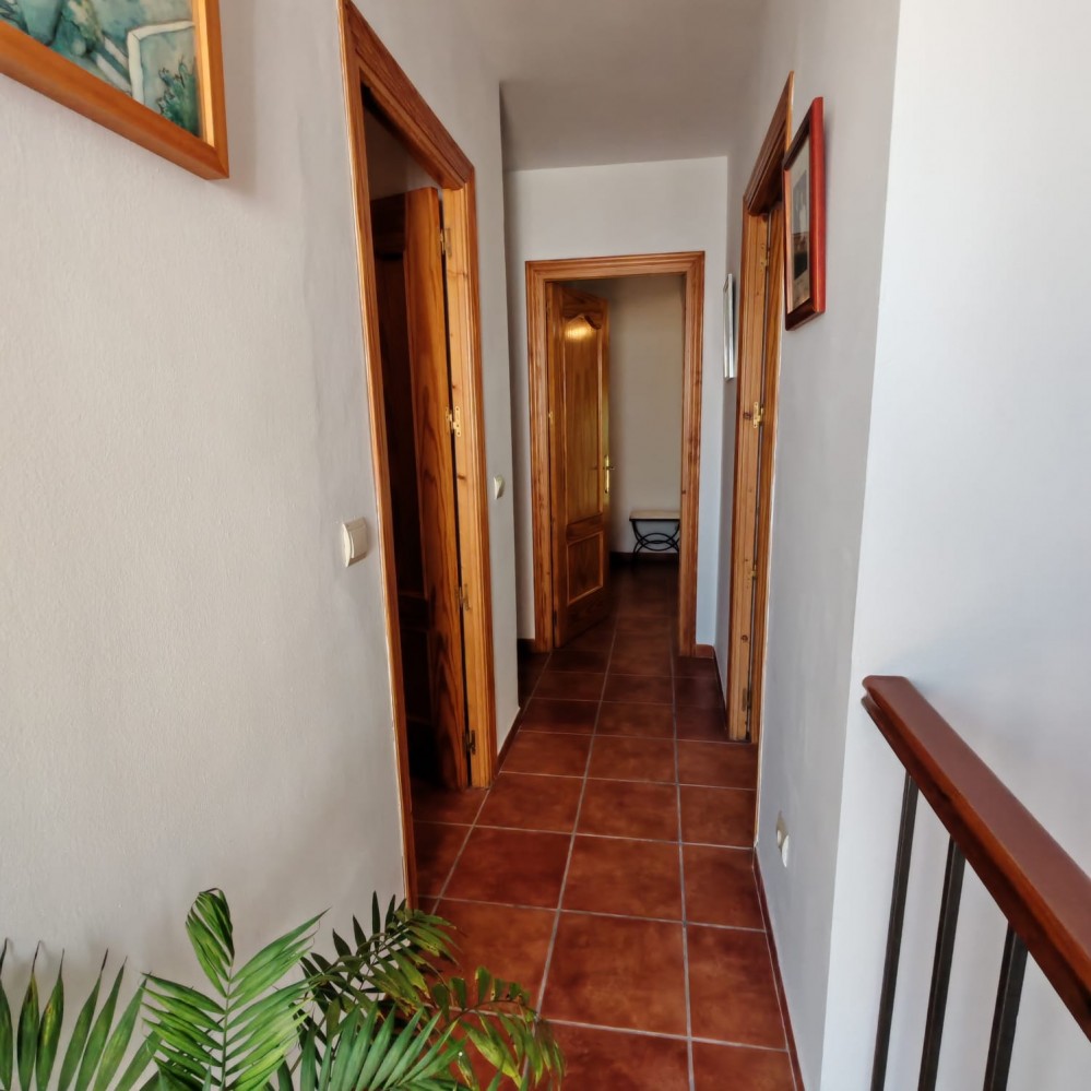 VIER SCHLAFZIMMER, ZWEI BADEZIMMER UND EINE SONNIGE BALKONTERRASSE