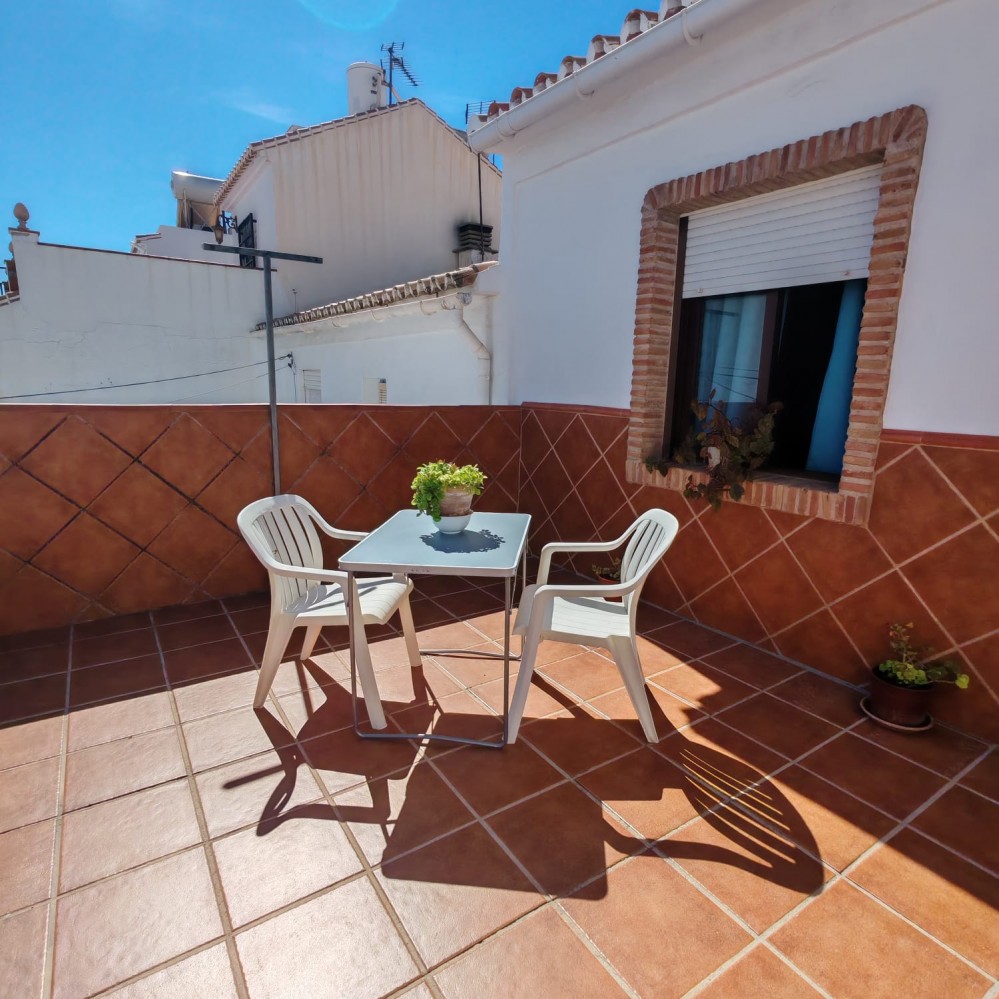 VIER SCHLAFZIMMER, ZWEI BADEZIMMER UND EINE SONNIGE BALKONTERRASSE