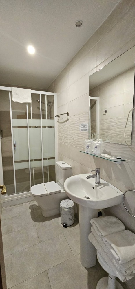 Hostel mit 21 Zimmern und 23 Badezimmern