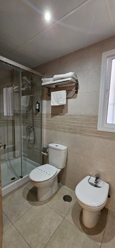 Hostel mit 21 Zimmern und 23 Badezimmern