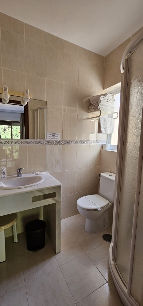 Hostel mit 21 Zimmern und 23 Badezimmern