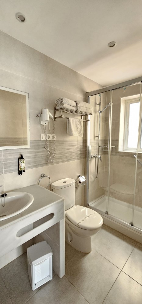 Hostel mit 21 Zimmern und 23 Badezimmern