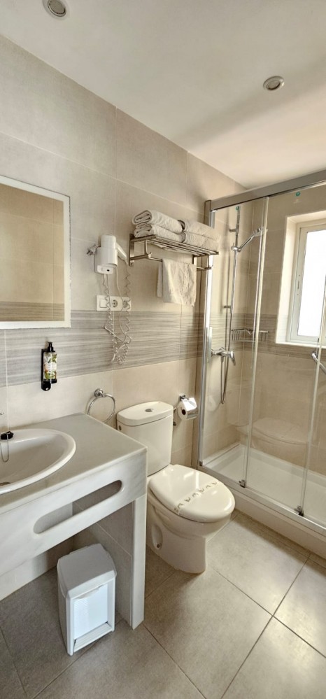 Hostel mit 21 Zimmern und 23 Badezimmern