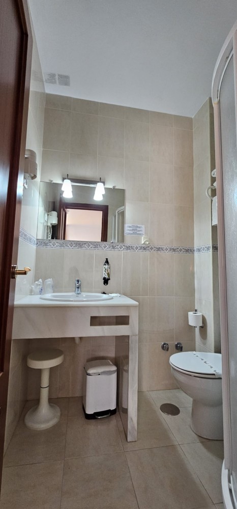 Hostel mit 21 Zimmern und 23 Badezimmern