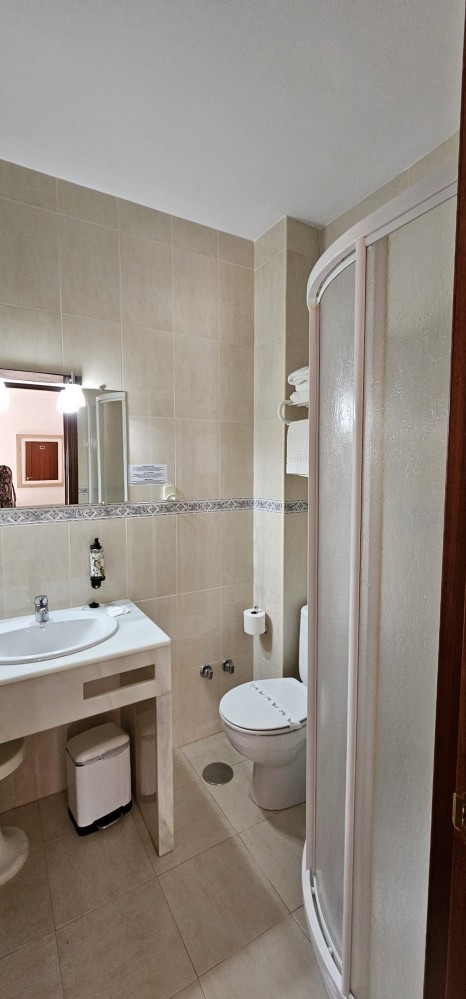 Hostel mit 21 Zimmern und 23 Badezimmern