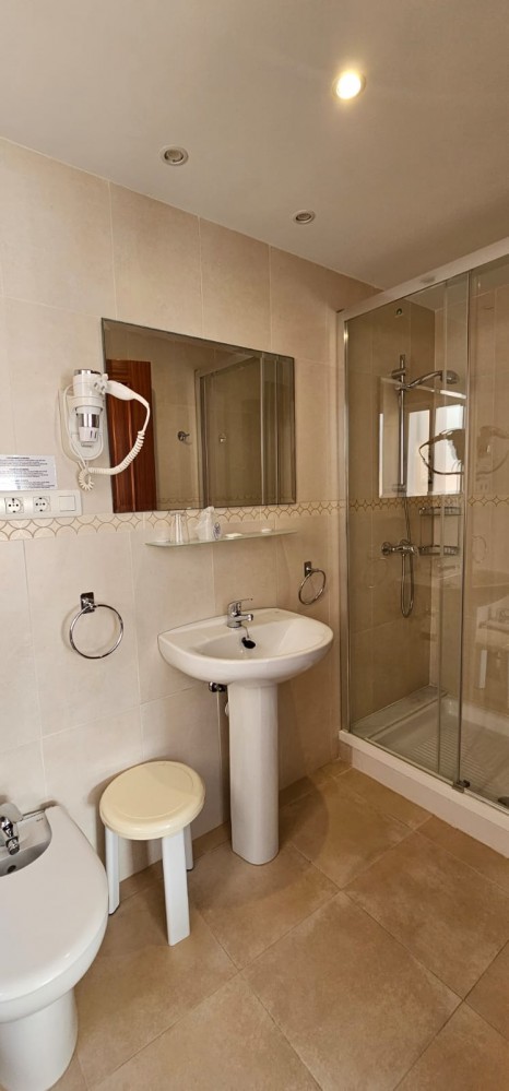 Hostel mit 21 Zimmern und 23 Badezimmern