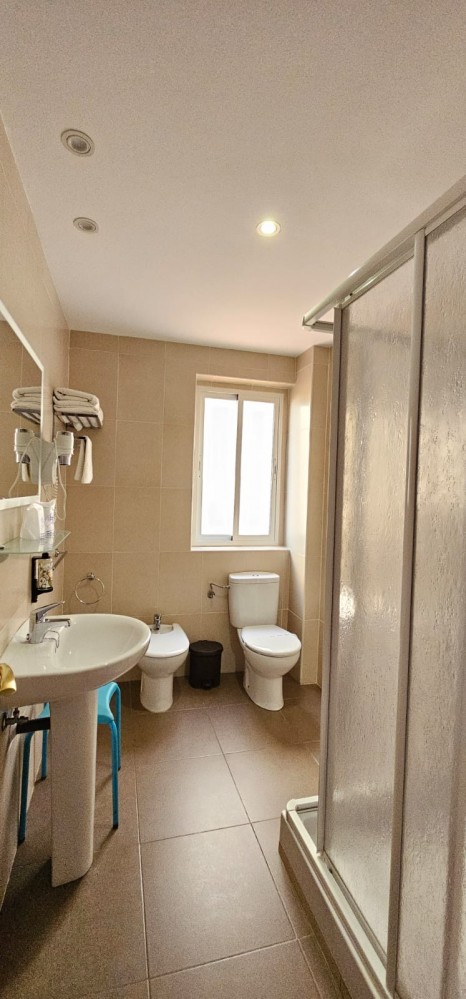 Hostel mit 21 Zimmern und 23 Badezimmern