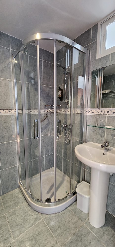 Hostel mit 21 Zimmern und 23 Badezimmern