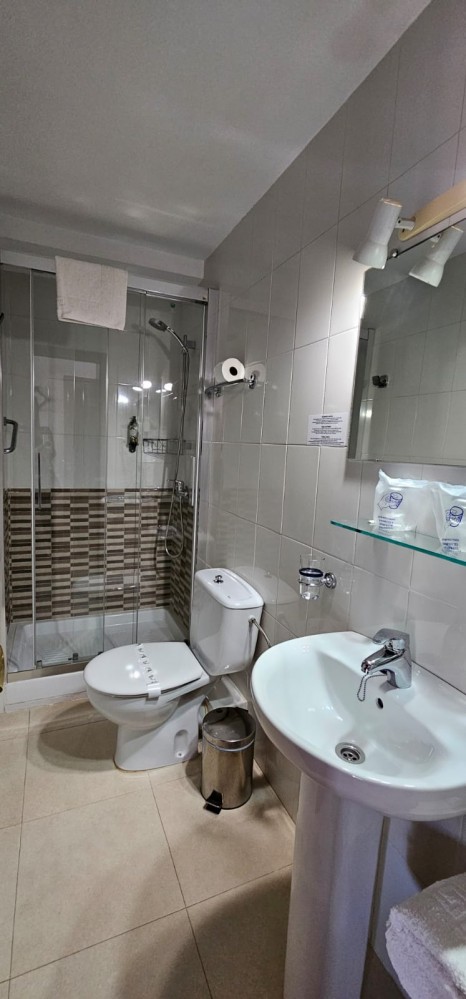 Hostel mit 21 Zimmern und 23 Badezimmern