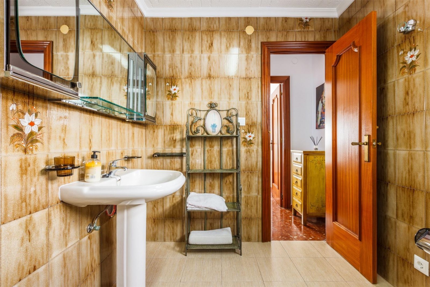 ET SOVEROM I CALETA DE VELEZ PÅ STRANDFORDEN