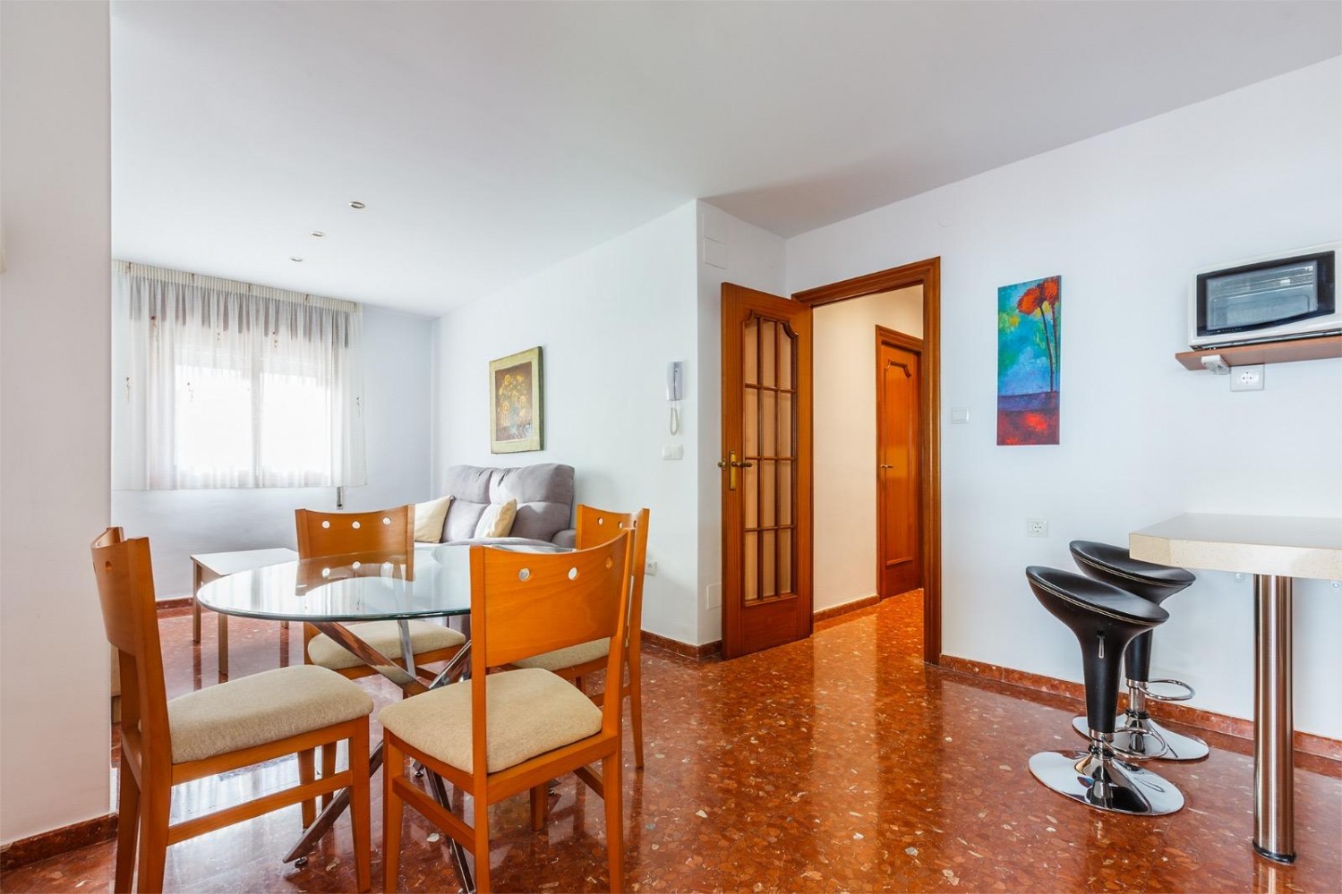 ET SOVEROM I CALETA DE VELEZ PÅ STRANDFORDEN