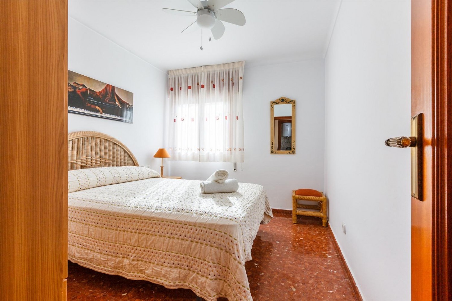 ET SOVEROM I CALETA DE VELEZ PÅ STRANDFORDEN