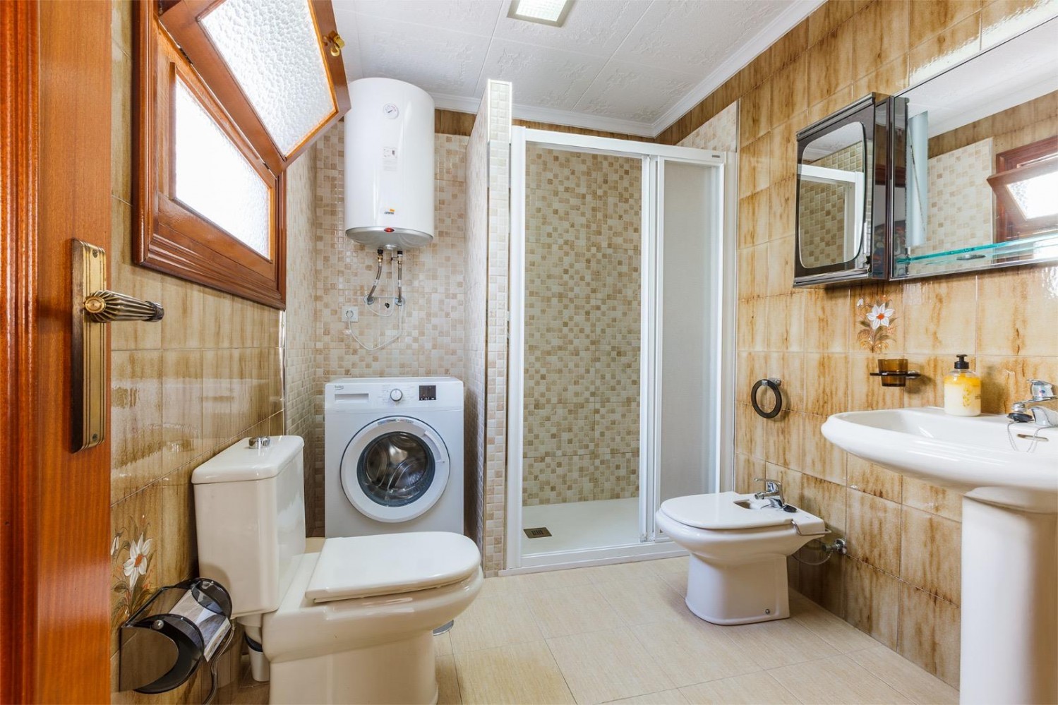 ET SOVEROM I CALETA DE VELEZ PÅ STRANDFORDEN