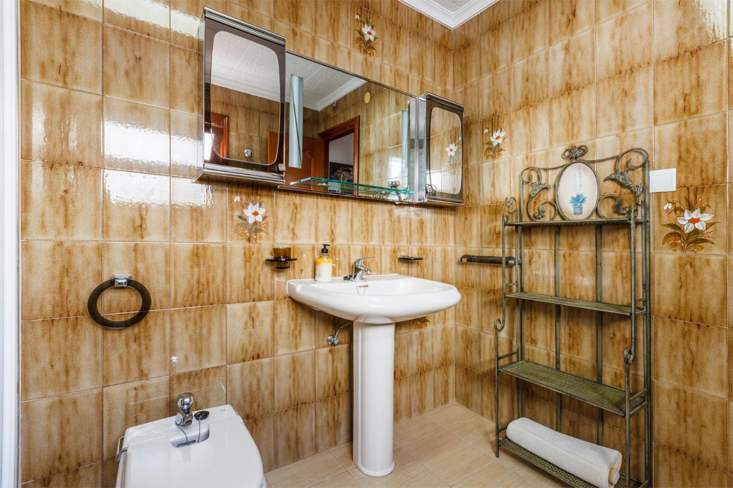 ET SOVEROM I CALETA DE VELEZ PÅ STRANDFORDEN