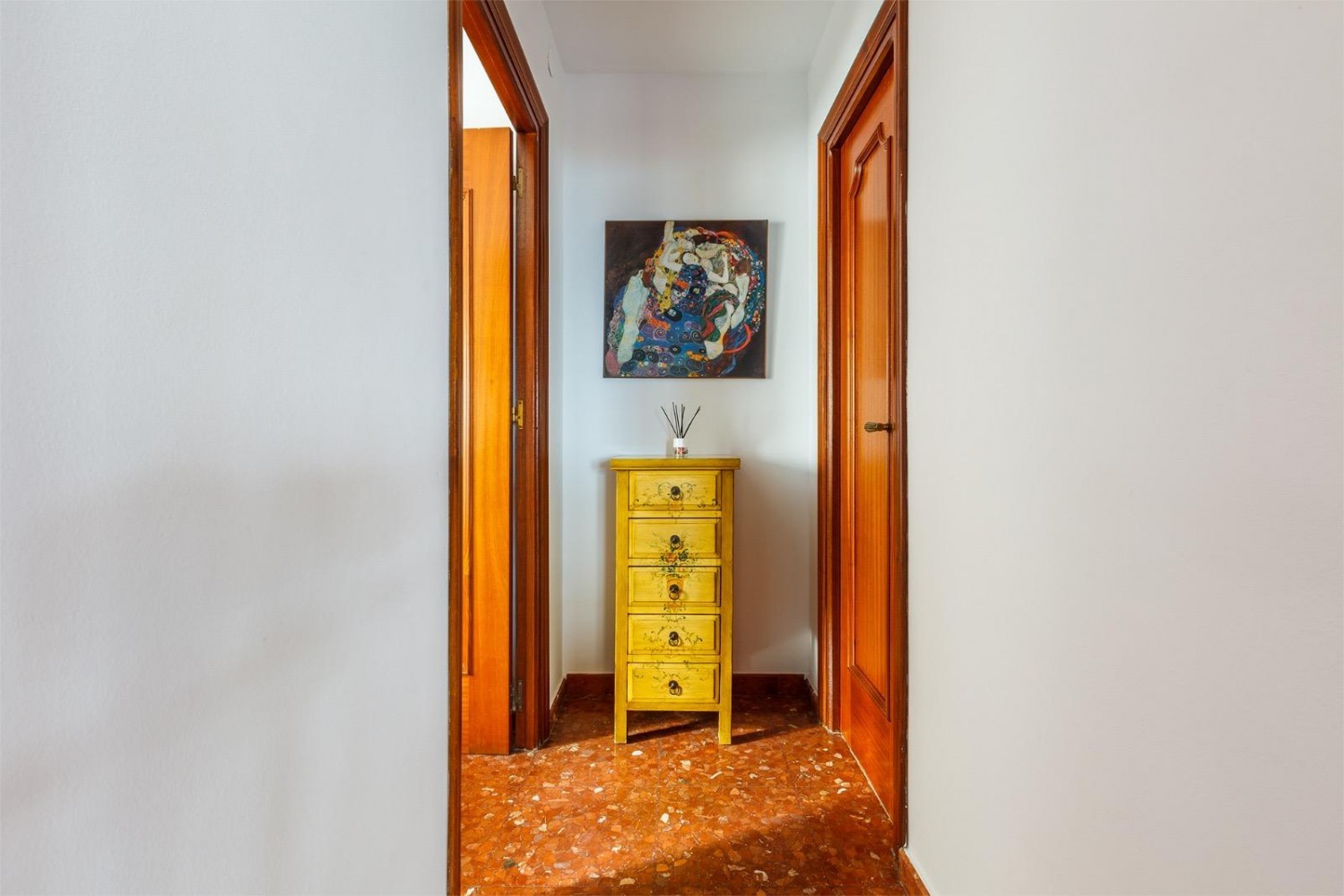 ET SOVEROM I CALETA DE VELEZ PÅ STRANDFORDEN