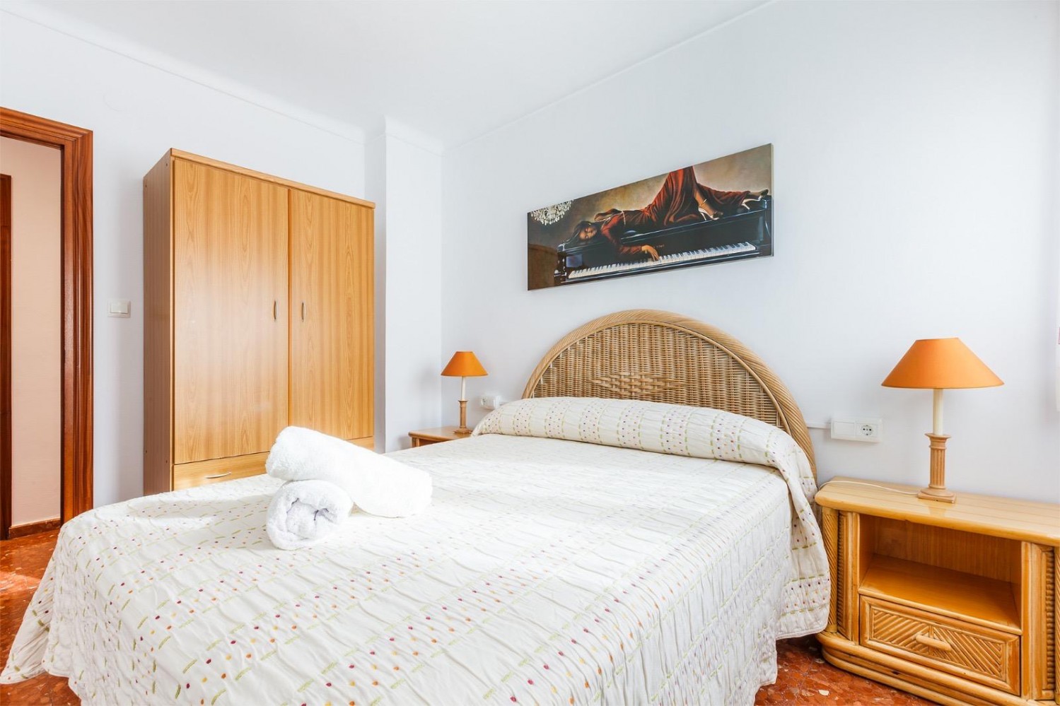 ET SOVEROM I CALETA DE VELEZ PÅ STRANDFORDEN