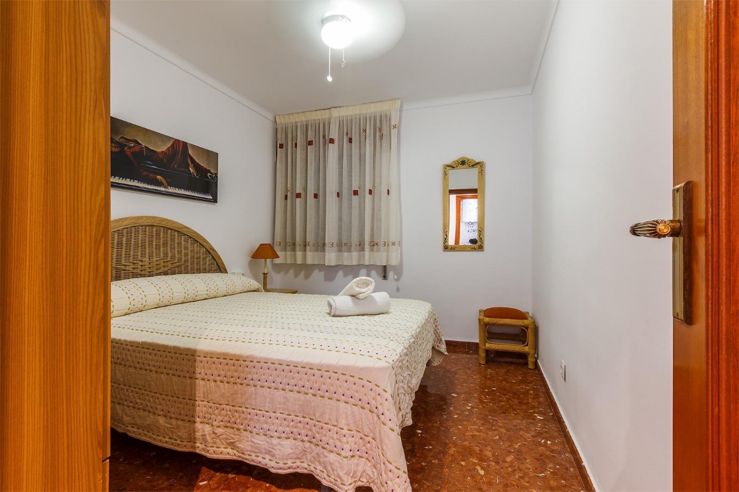 ET SOVEROM I CALETA DE VELEZ PÅ STRANDFORDEN