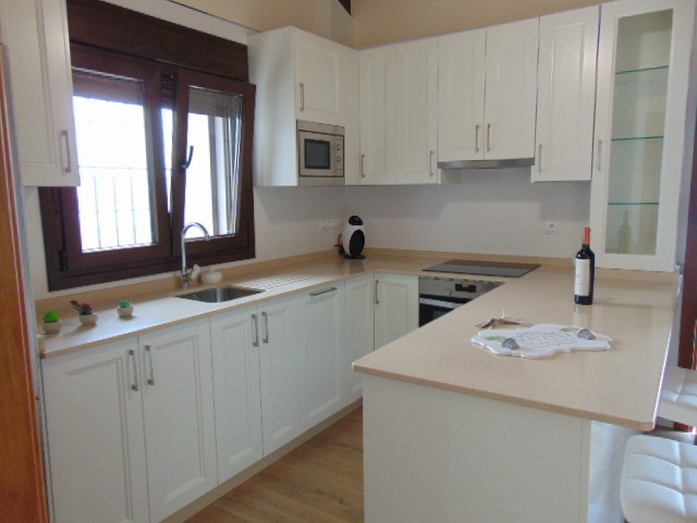 TRE SOVEROM, TO BAD, PLUSS SVØMMEBASSENG