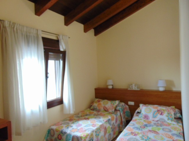 TRE SOVEROM, TO BAD, PLUSS SVØMMEBASSENG