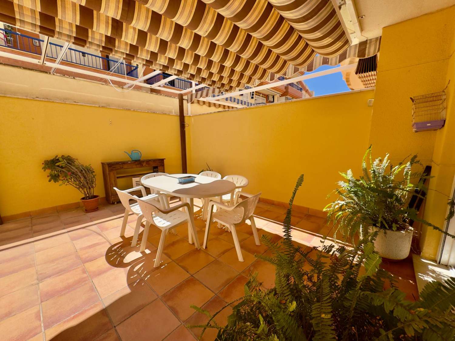 TRES DORMITORIOS DOS BAÑOS Y AMPLIO PATIO