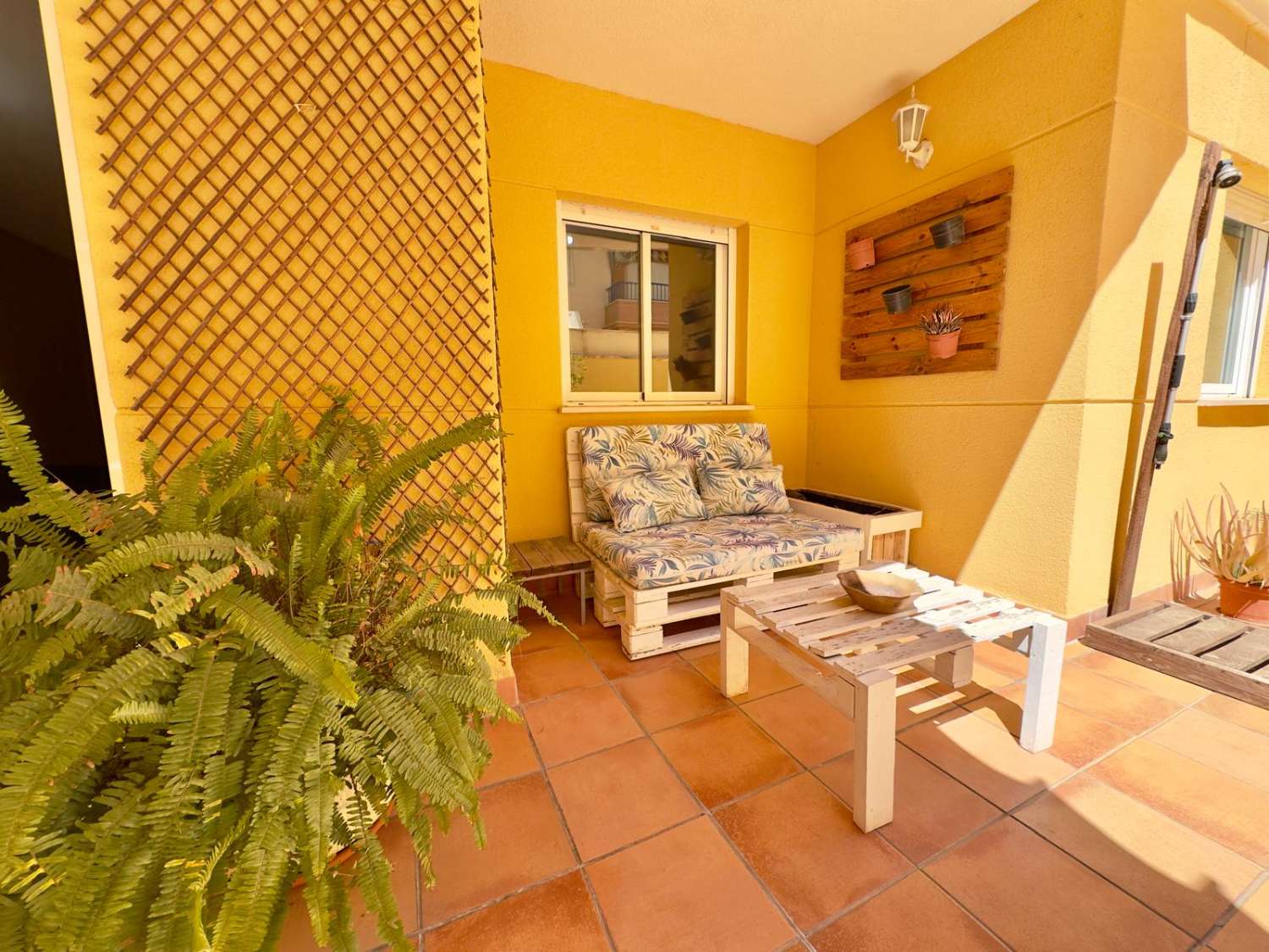 TRES DORMITORIOS DOS BAÑOS Y AMPLIO PATIO