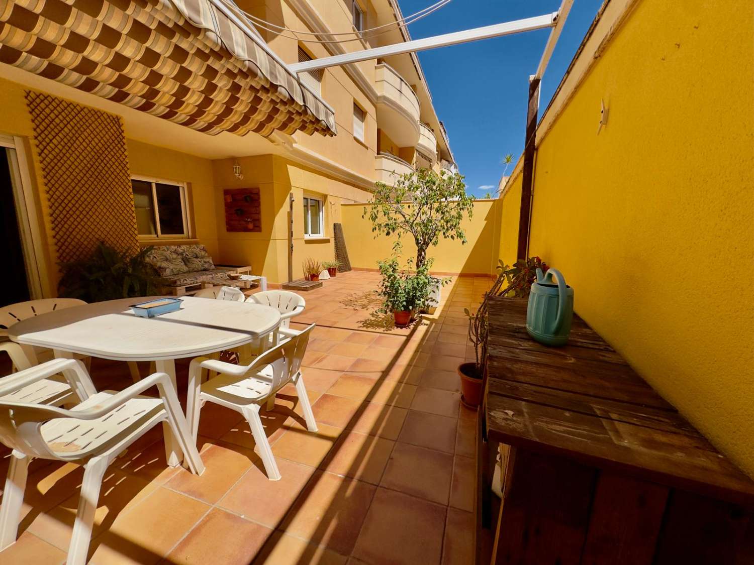 TRES DORMITORIOS DOS BAÑOS Y AMPLIO PATIO