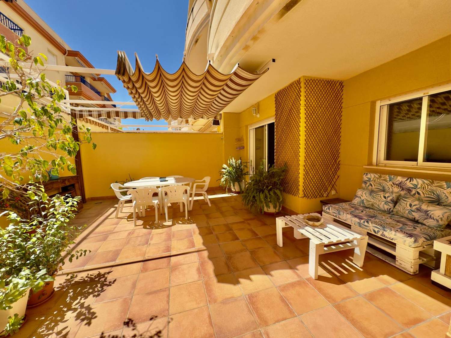 TRES DORMITORIOS DOS BAÑOS Y AMPLIO PATIO