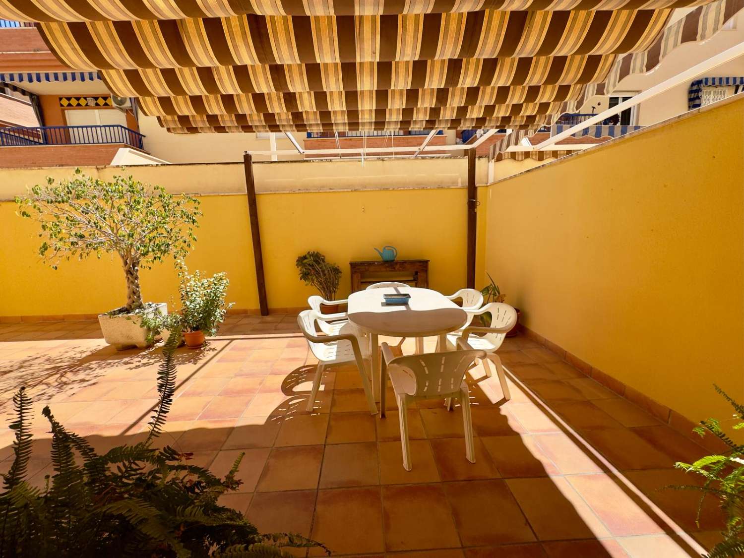 TRES DORMITORIOS DOS BAÑOS Y AMPLIO PATIO