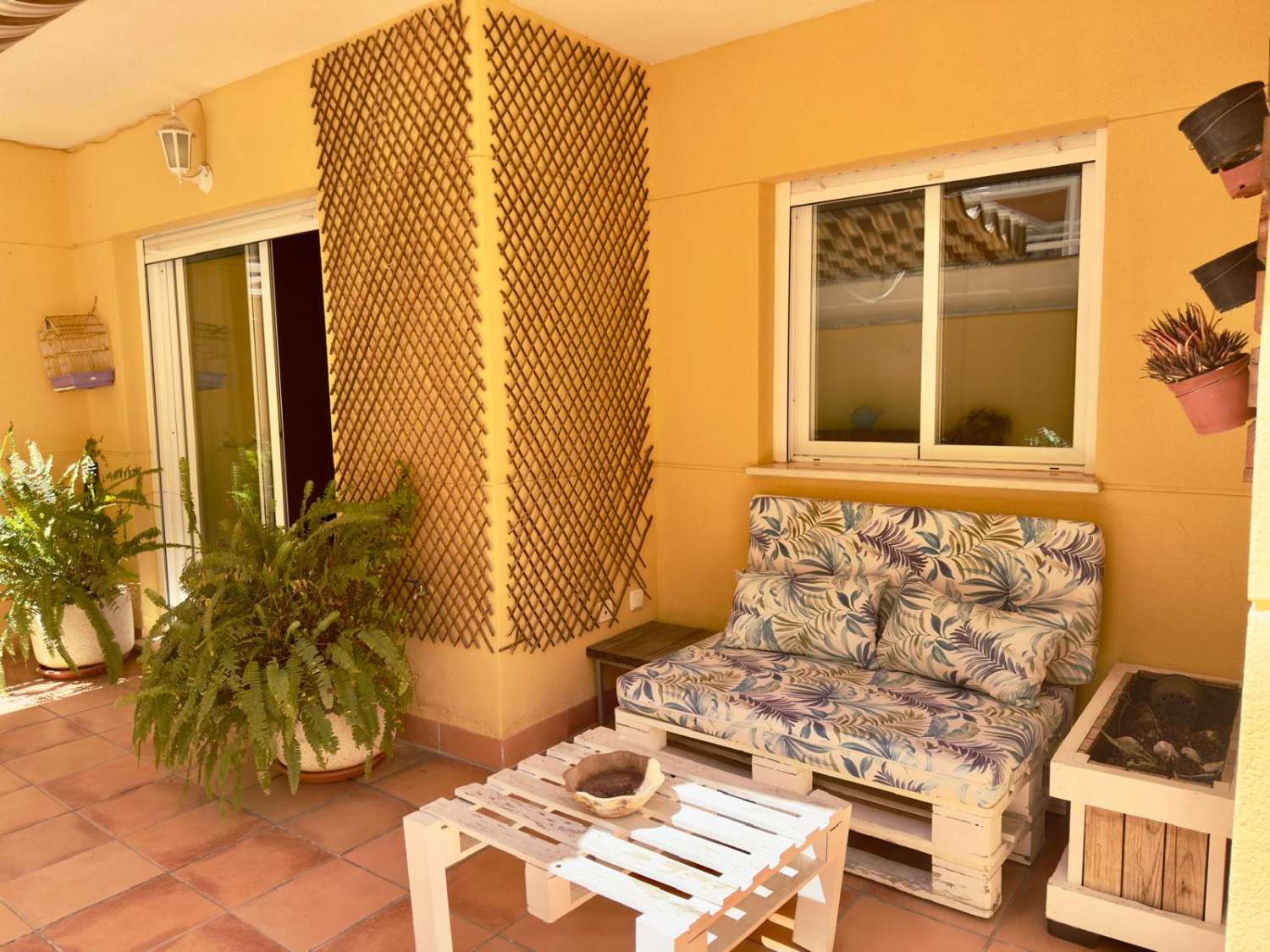 TRES DORMITORIOS DOS BAÑOS Y AMPLIO PATIO