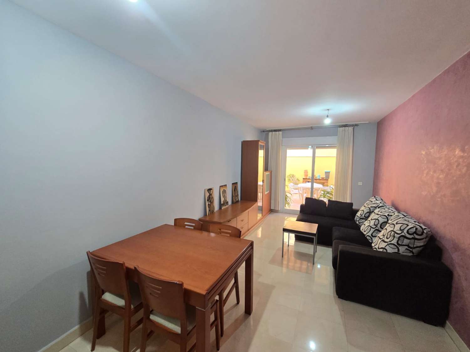 TRES DORMITORIOS DOS BAÑOS Y AMPLIO PATIO