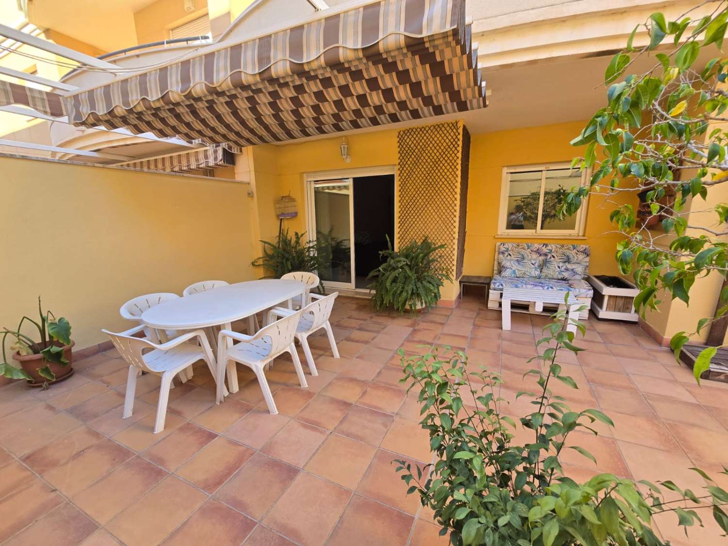 TRES DORMITORIOS DOS BAÑOS Y AMPLIO PATIO